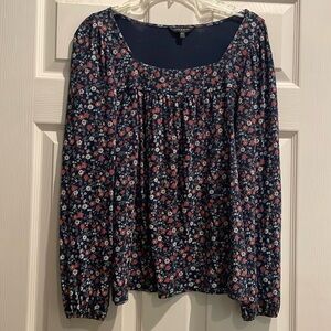 Luck brand blouse. Size Medium. Looks cute with dark jeans. Gather square neck